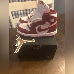 NEW Jordan High OG Toddler Size: 8c